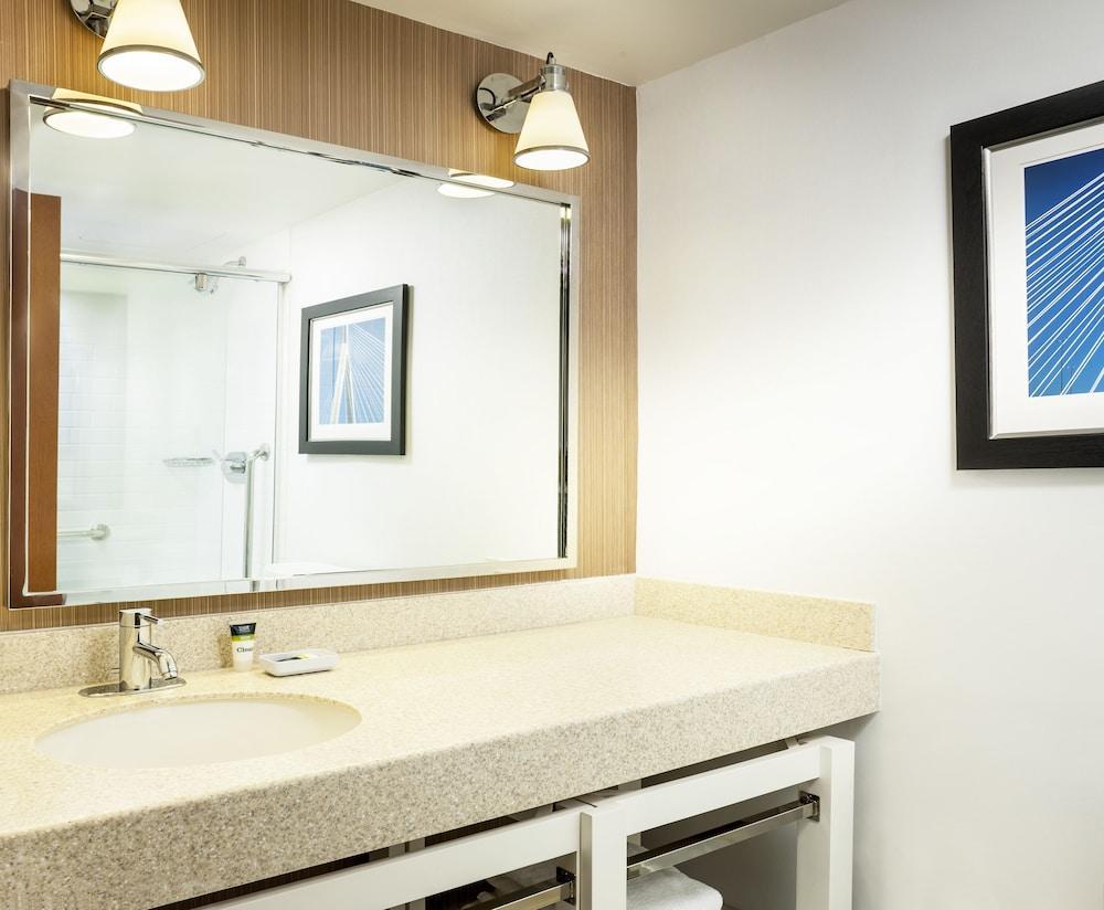Four Points By Sheraton Conference Center Hotel