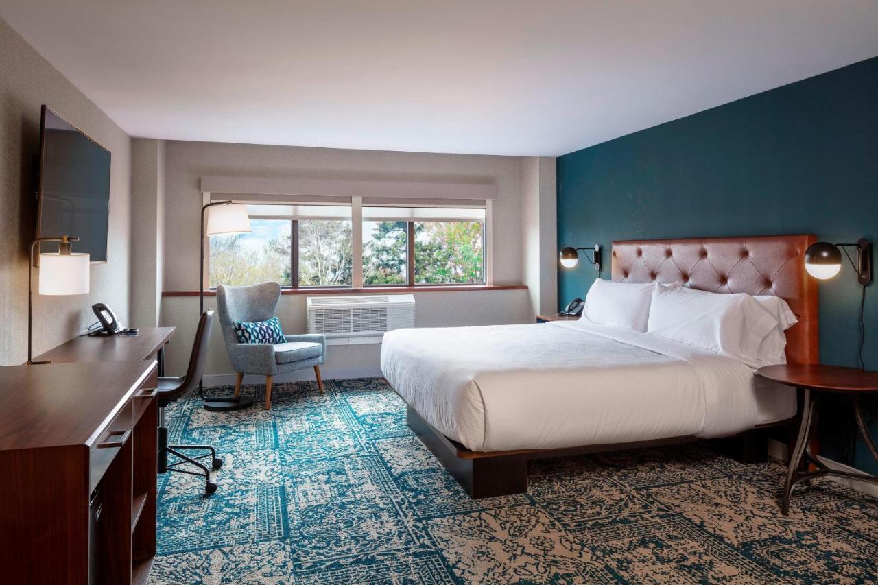 Four Points By Sheraton Conference Center Hotel