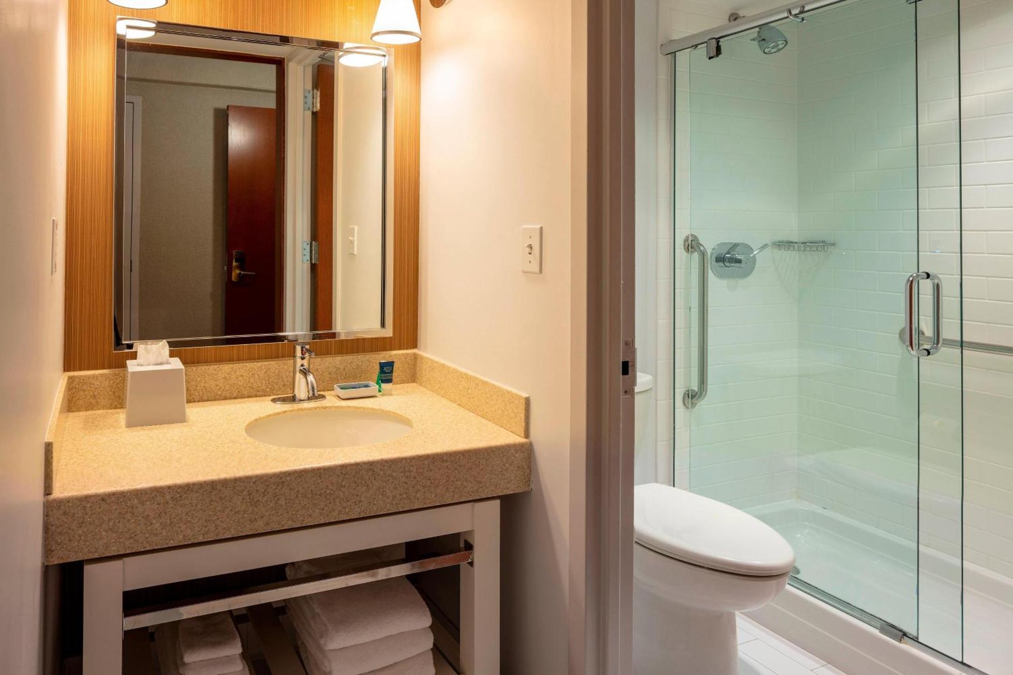 Hotel Four Points By Sheraton Conference Center 4*