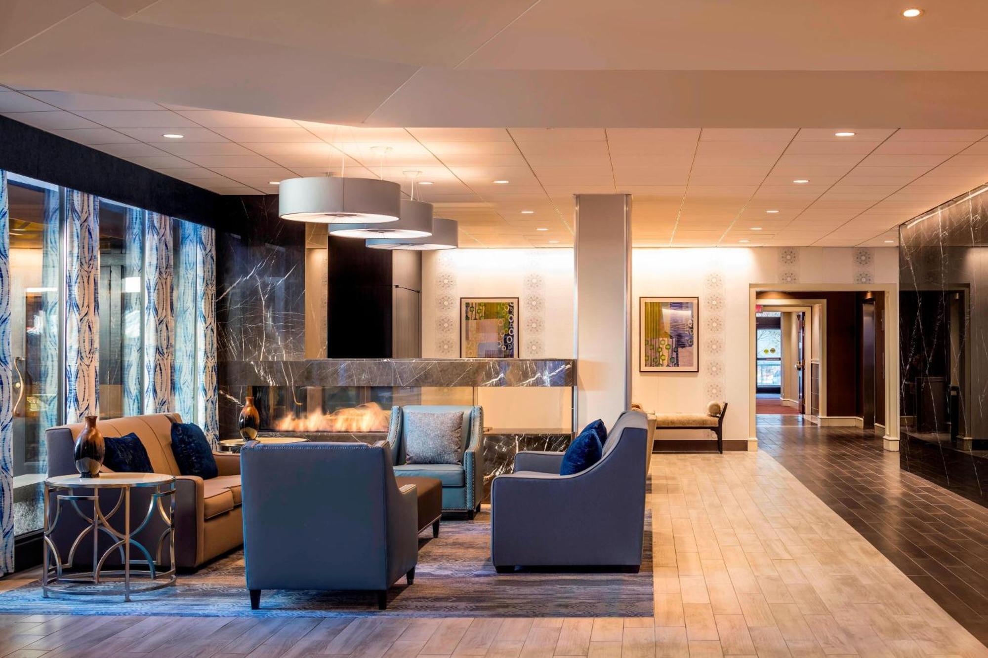 Hotel Four Points By Sheraton Conference Center 4*