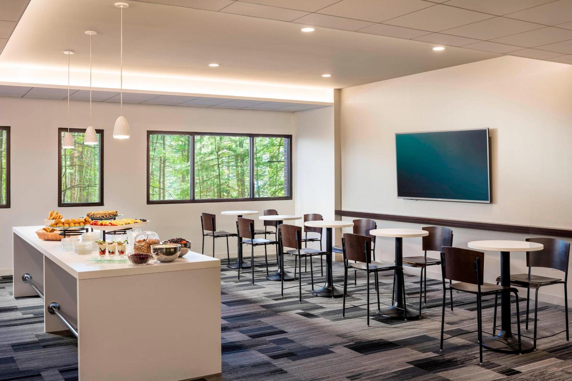 Four Points By Sheraton Conference Center Hotel